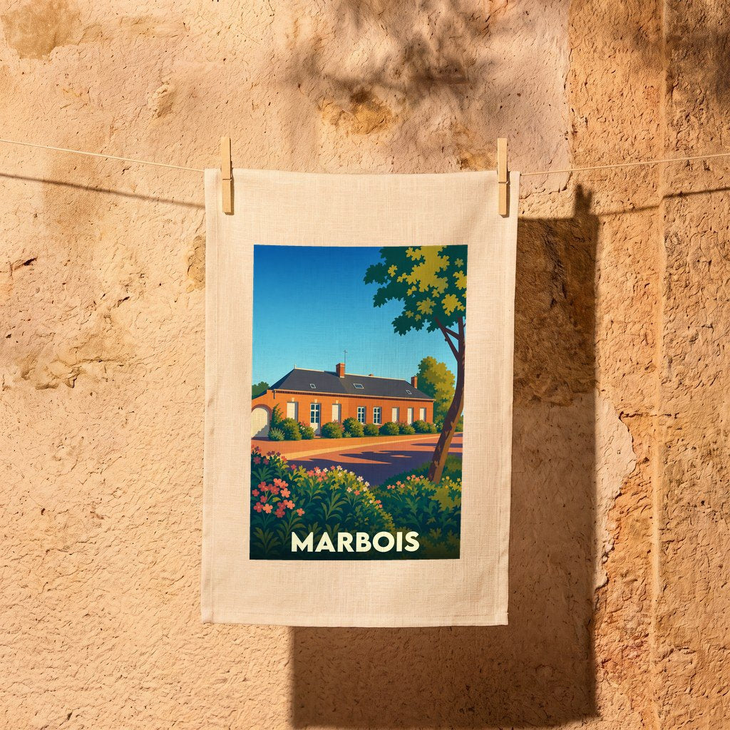Torchon souvenir de la ville de Marbois avec une illustration stylisée d'une maison traditionnelle.