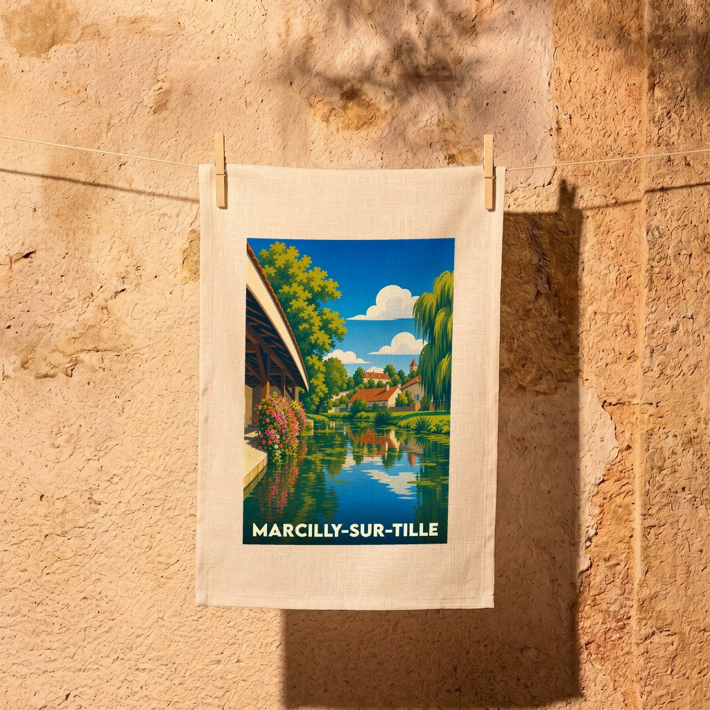Torchon souvenir de la ville de Marcilly-sur-Tille avec une illustration stylisée d'un paysage fluvial.