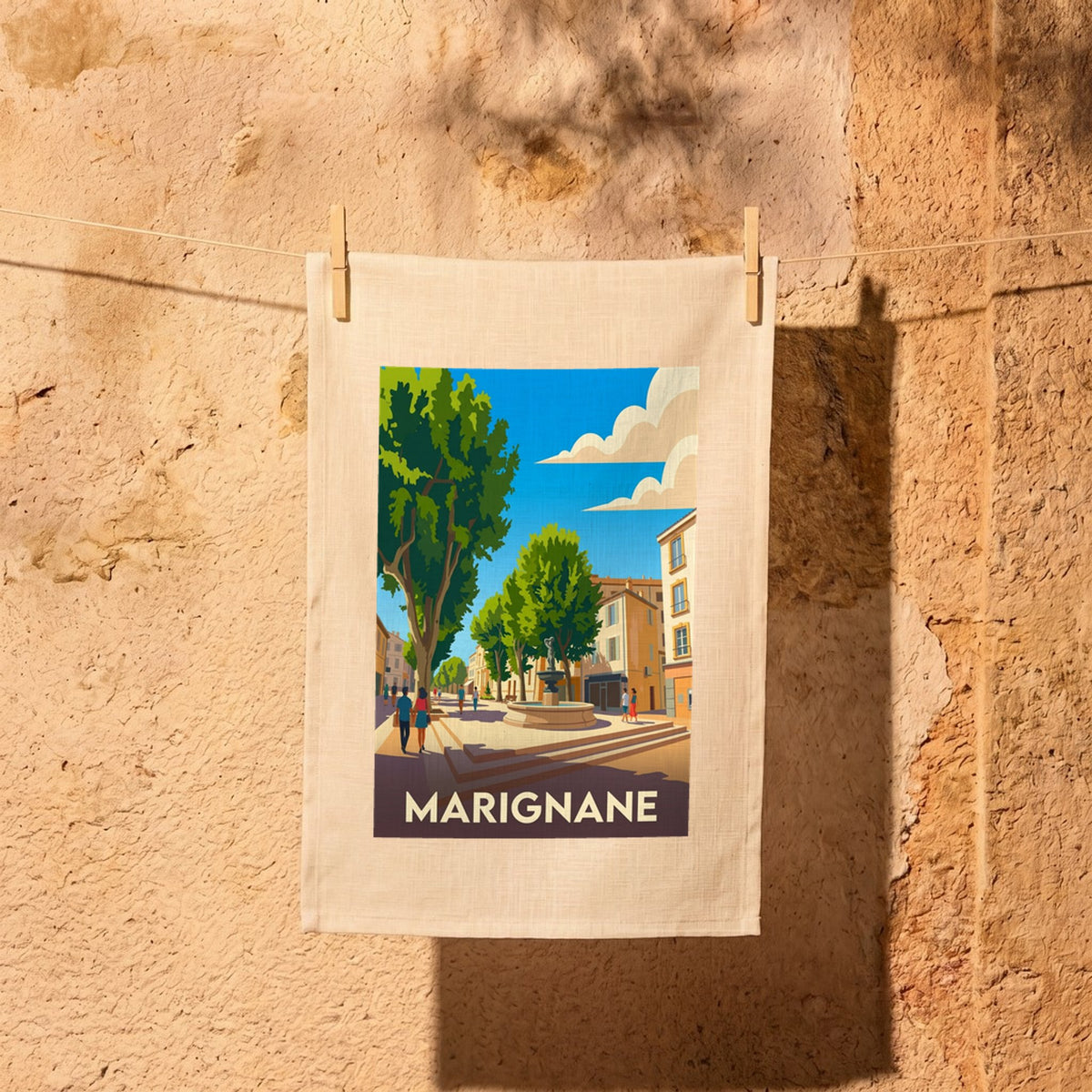 Torchon souvenir de la ville de Marignane avec une illustration stylisée.