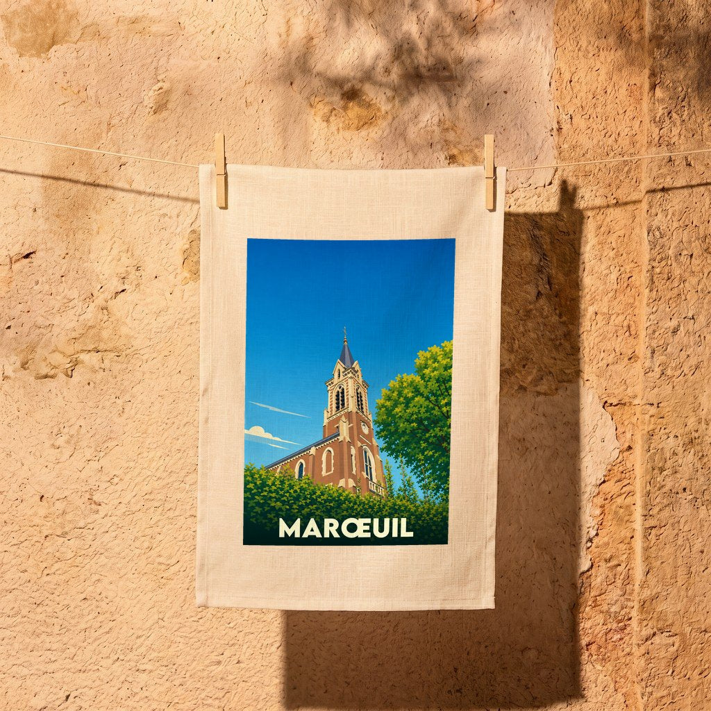 Torchon souvenir de la ville de Marœuil avec une illustration stylisée de son église.