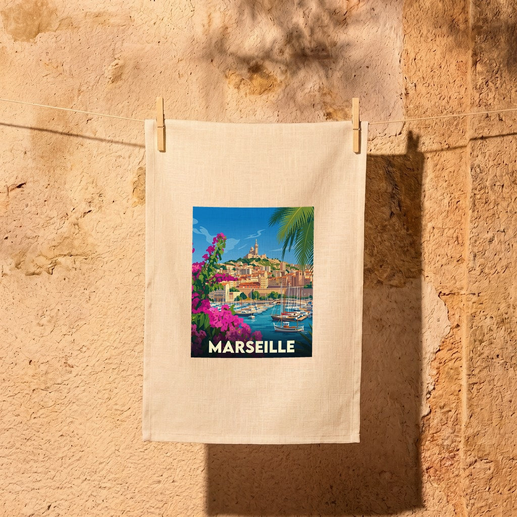 Torchon souvenir de la ville de Marseille avec une illustration stylisée.