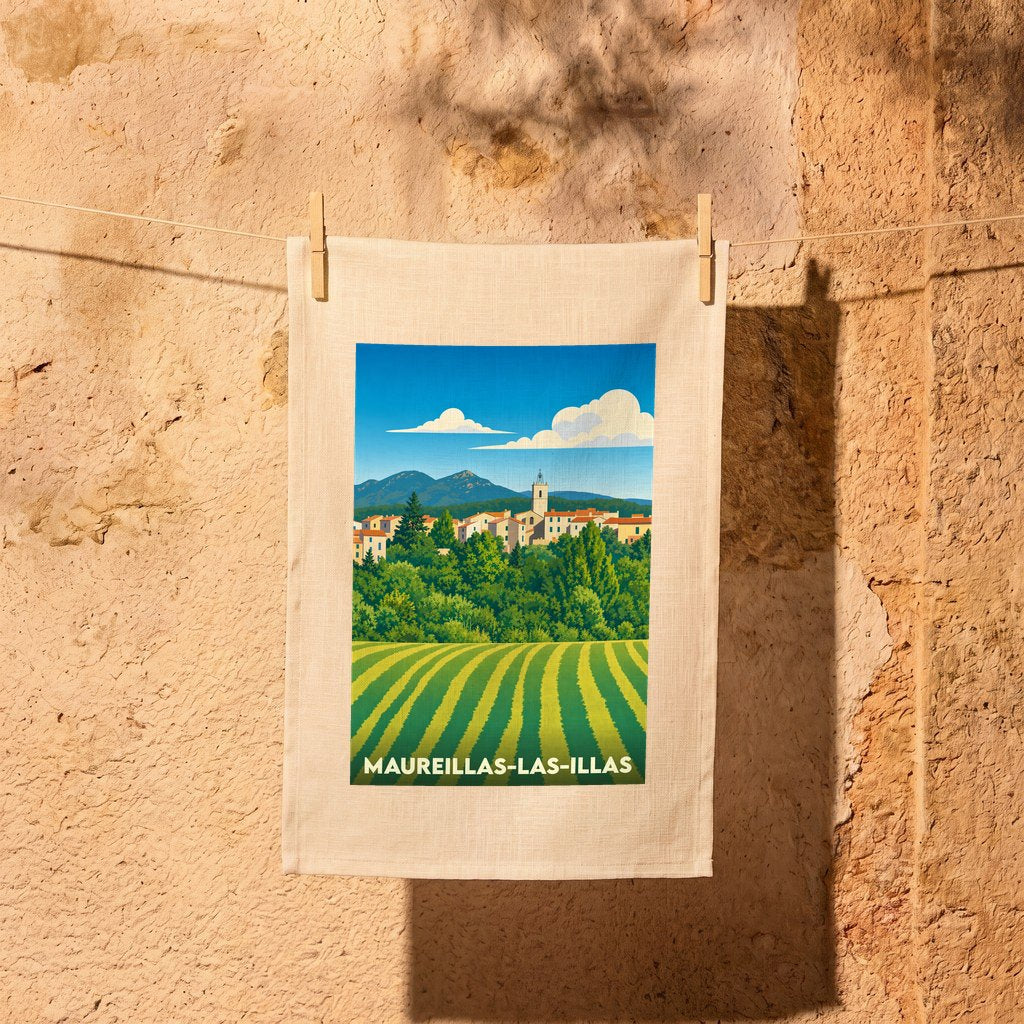 Torchon souvenir de la ville de Maureillas-las-Illas avec une illustration stylisée de son paysage.