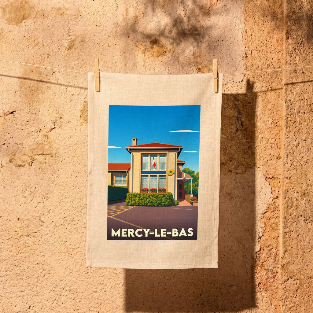 Torchon souvenir de la ville de Mercy-le-Bas avec une illustration stylisée d'un bâtiment municipal.