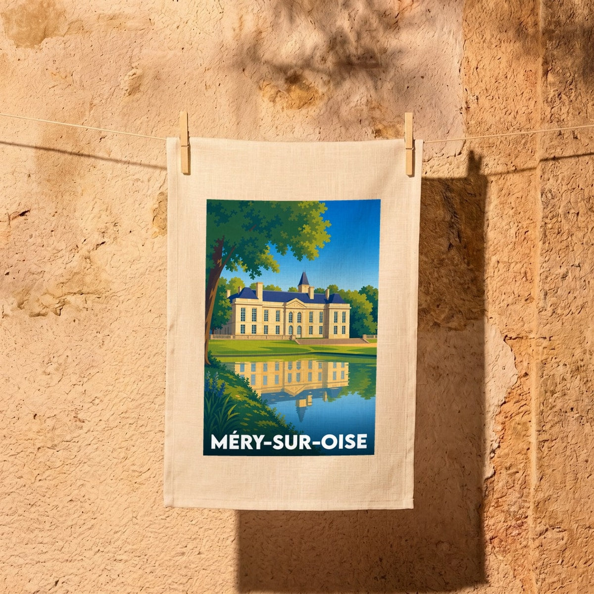 Torchon souvenir de la ville de Méry-sur-Oise avec une illustration stylisée du château et de son parc.