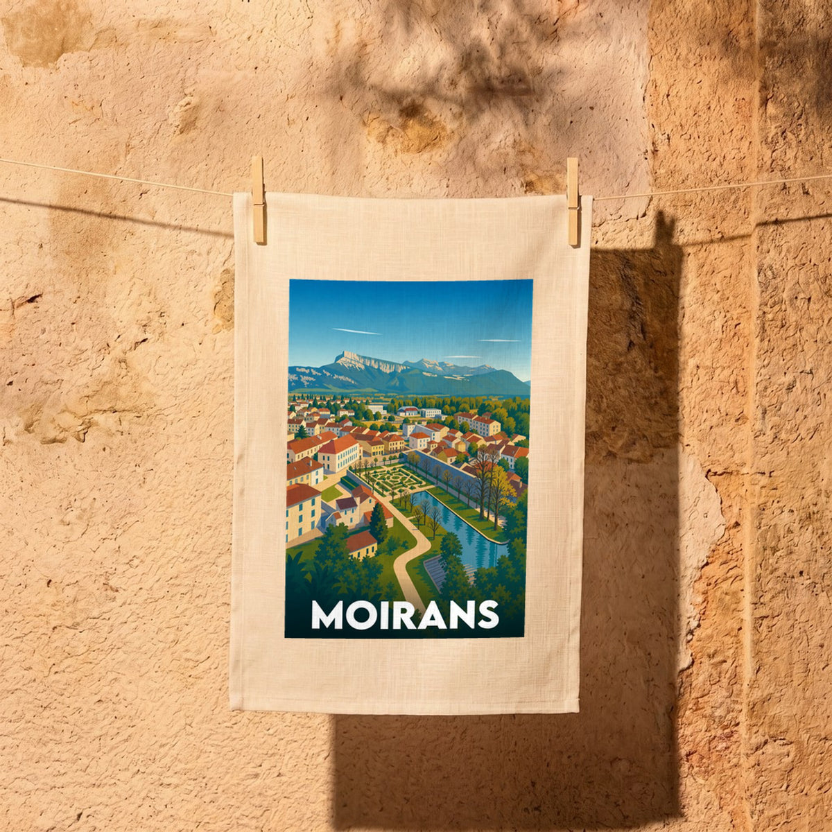 Torchon souvenir de la ville de Moirans illustré d'une vue panoramique stylisée.