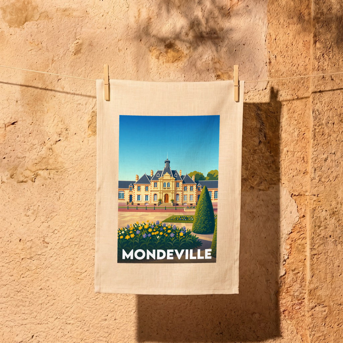 Torchon souvenir de la ville de Mondeville avec une illustration stylisée de son hôtel de ville.