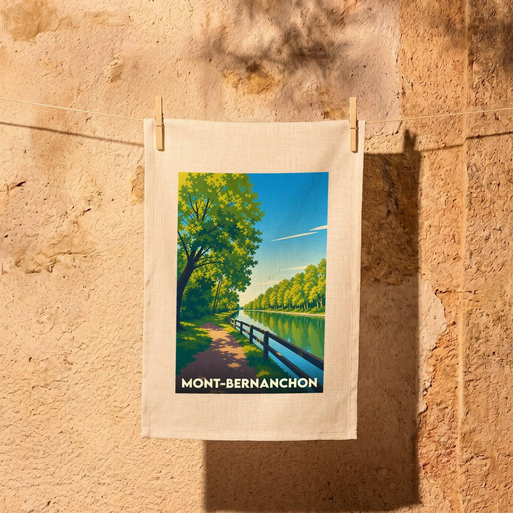 Torchon souvenir de la ville de Mont-Bernanchon orné d'une illustration stylisée de son canal bordé d'arbres.
