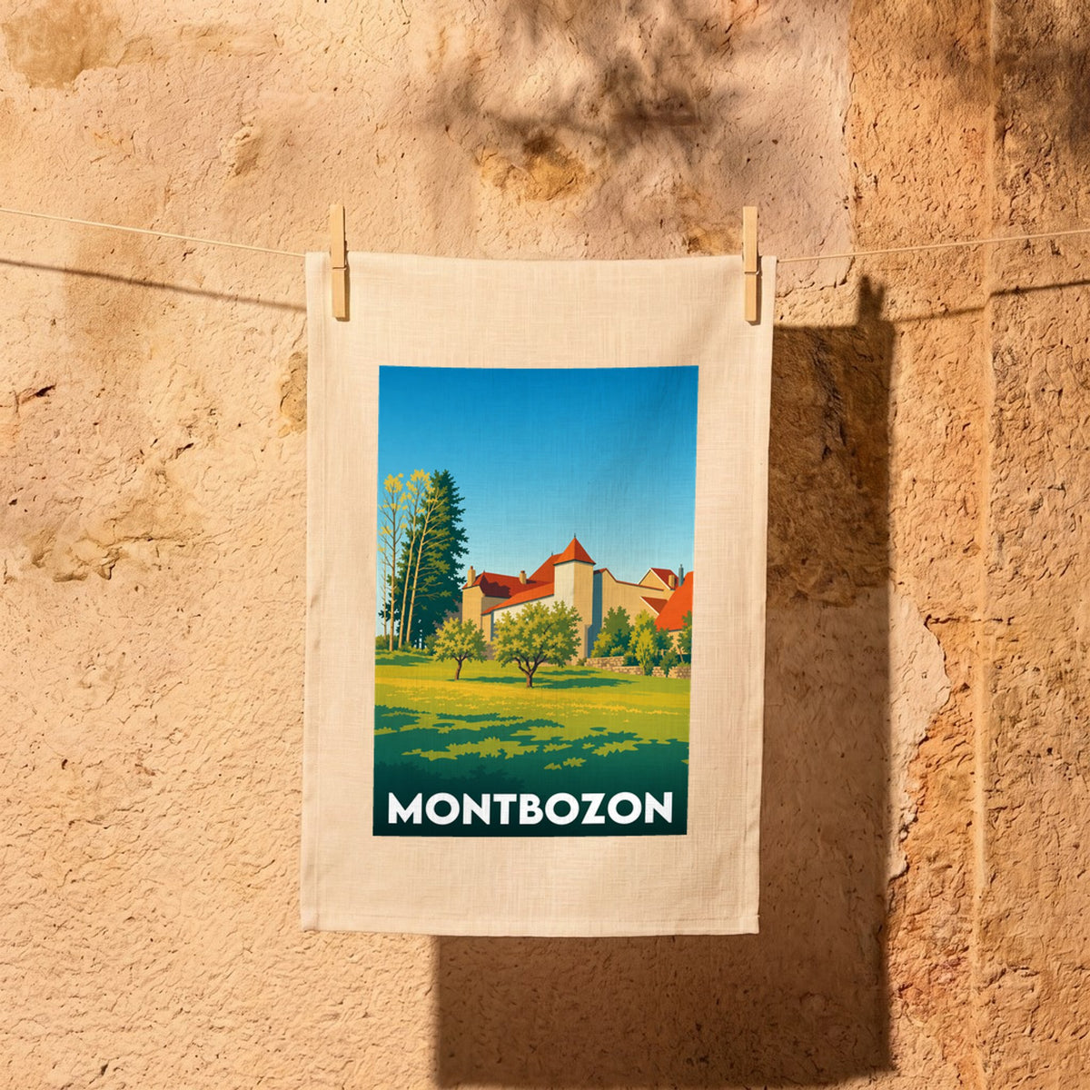 Torchon souvenir de la ville de Montbozon avec une illustration stylisée.