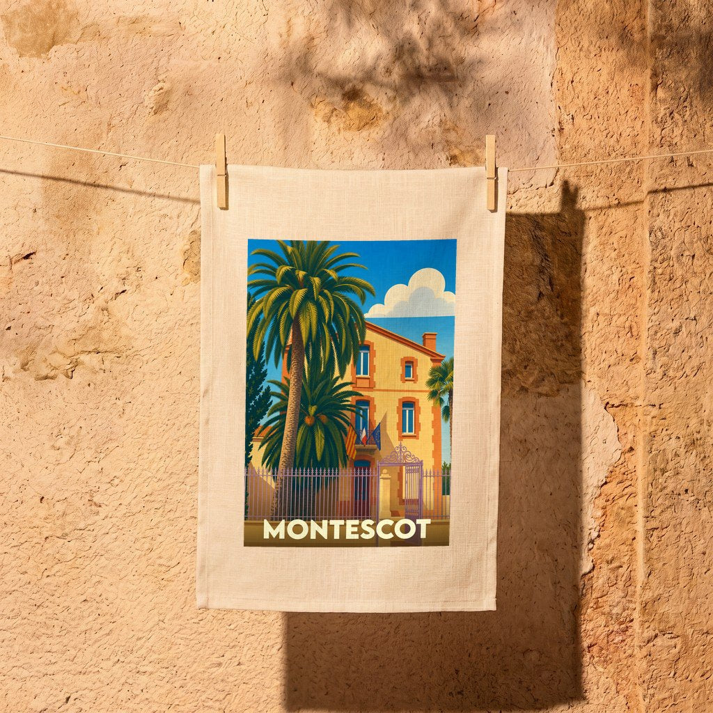 Torchon souvenir de la ville de Montescot avec une illustration colorée d'une villa sous les palmiers.