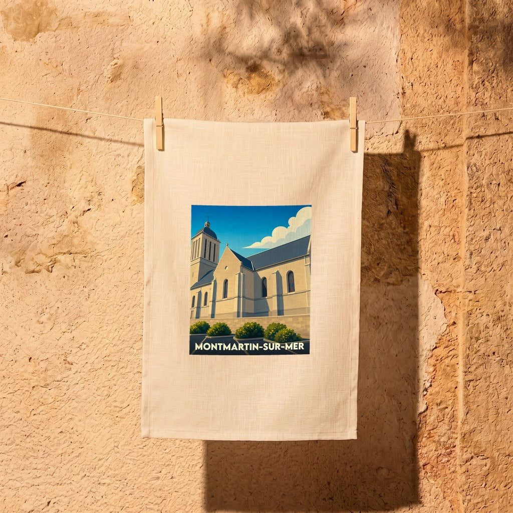 Torchon souvenir de la ville de Montmartin-sur-Mer avec une illustration stylisée de son église.