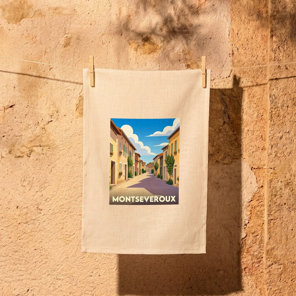 Torchon souvenir de la ville de Montseveroux avec une illustration stylisée d'une ruelle ensoleillée.