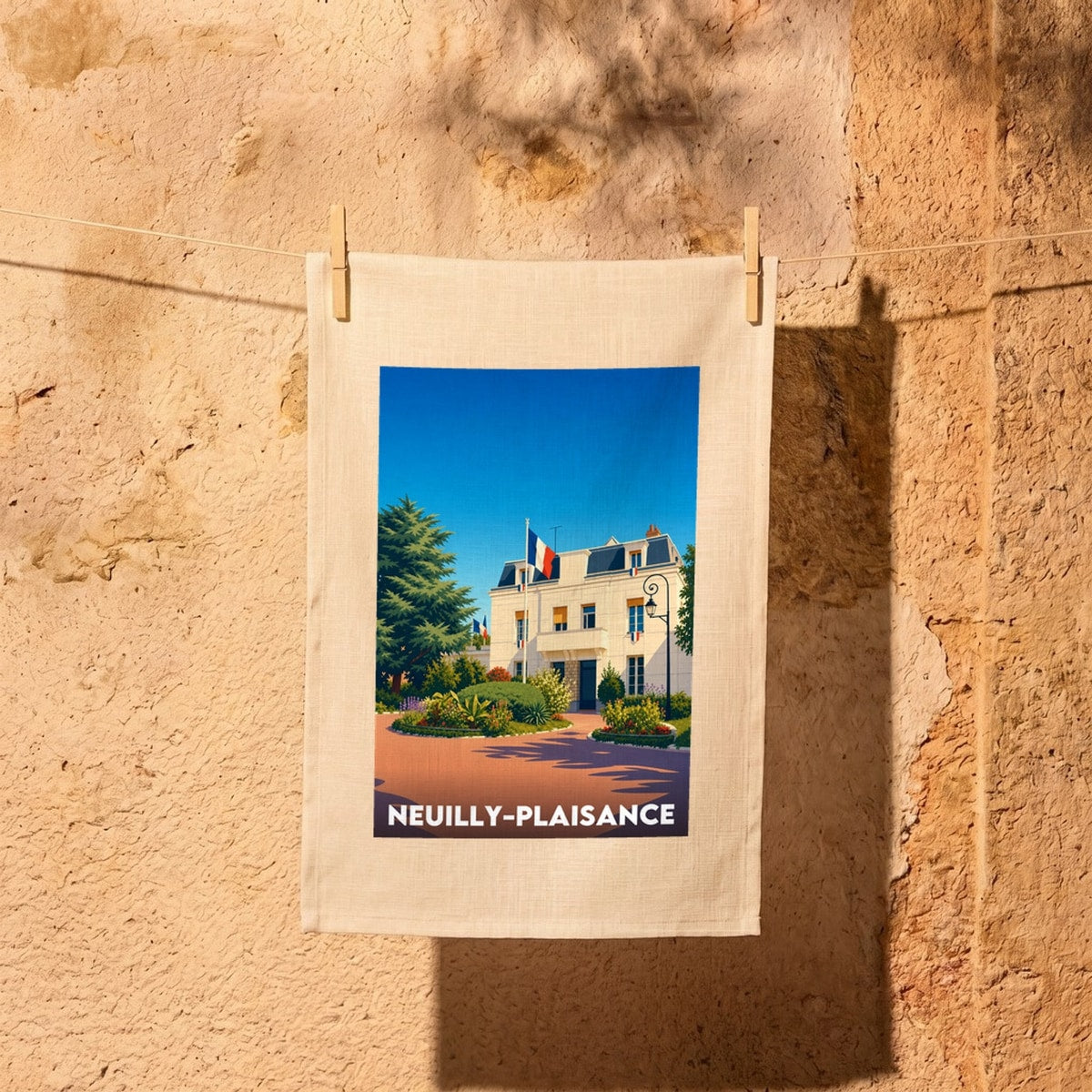Torchon souvenir de la ville de Neuilly-Plaisance avec une illustration stylisée de son hôtel de ville.