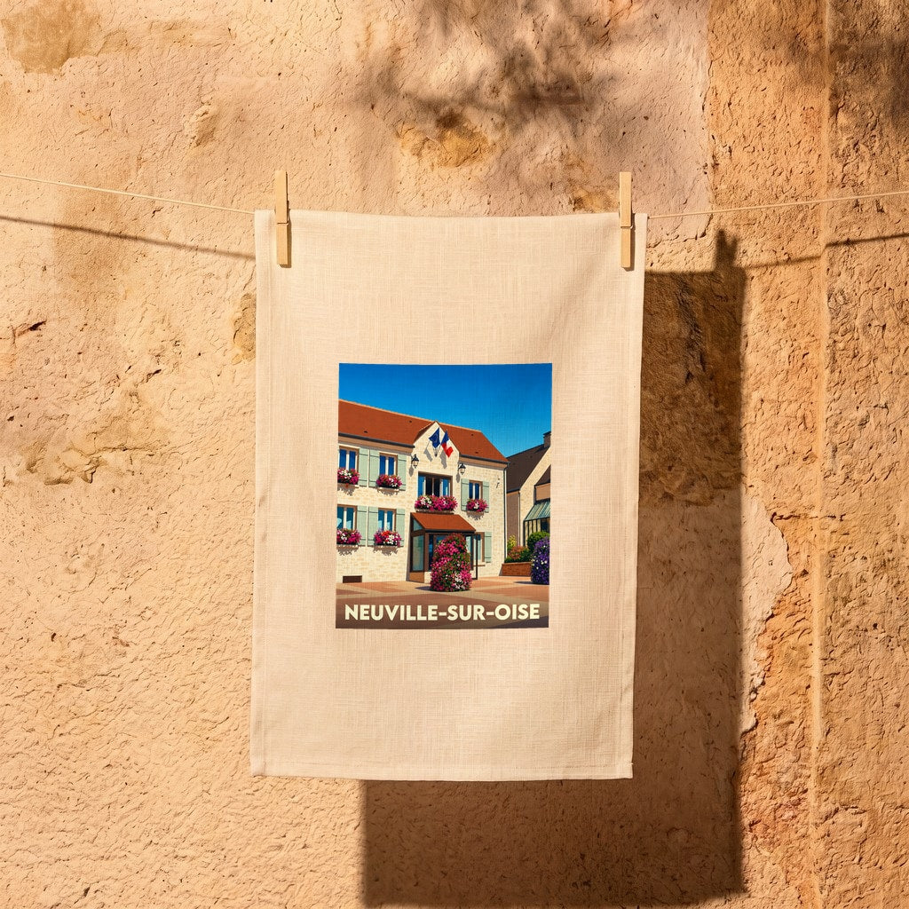 Torchon souvenir de la ville de Neuville-sur-Oise avec une illustration stylisée de sa mairie.