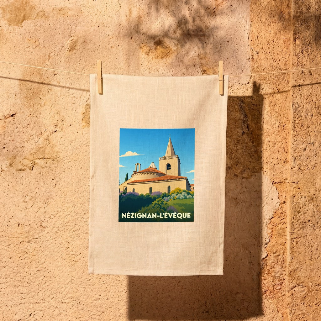Torchon souvenir de la ville de Nézignan-l'Évêque avec une illustration stylisée de son église.