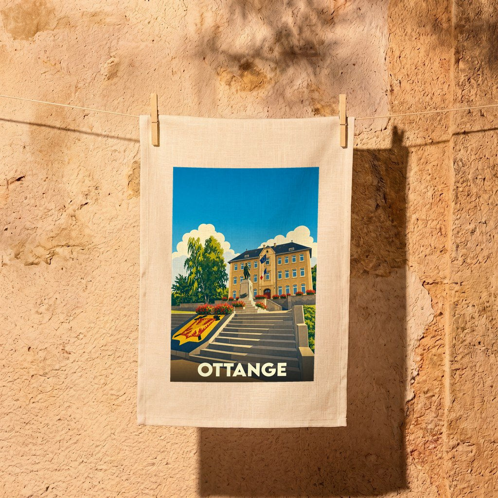 Torchon souvenir de la ville de Ottange avec une illustration stylisée de sa mairie.