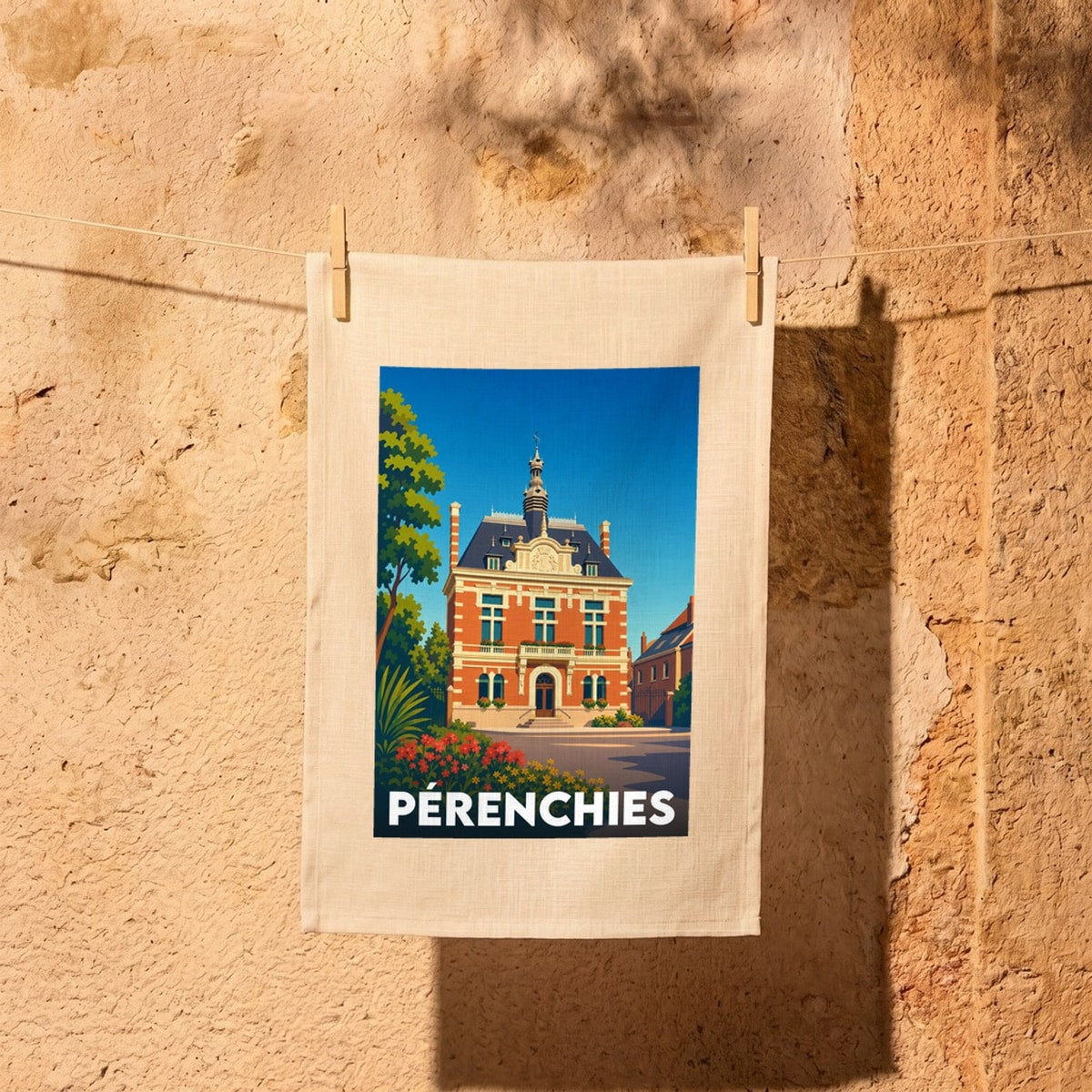Torchon souvenir de la ville de Pérenchies avec une illustration stylisée de son hôtel de ville.