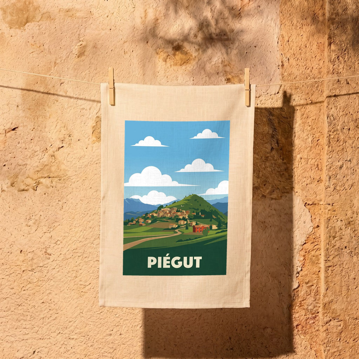 Torchon souvenir de la ville de Piégut avec une illustration stylisée.