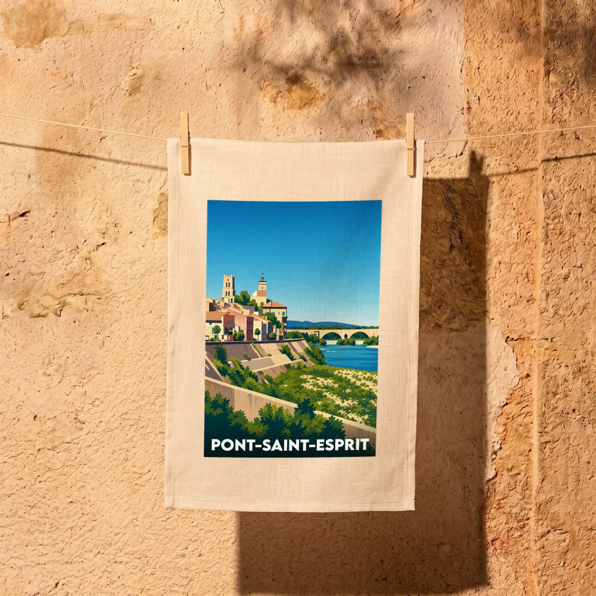 Torchon souvenir de la ville de Pont-Saint-Esprit avec une illustration stylisée.