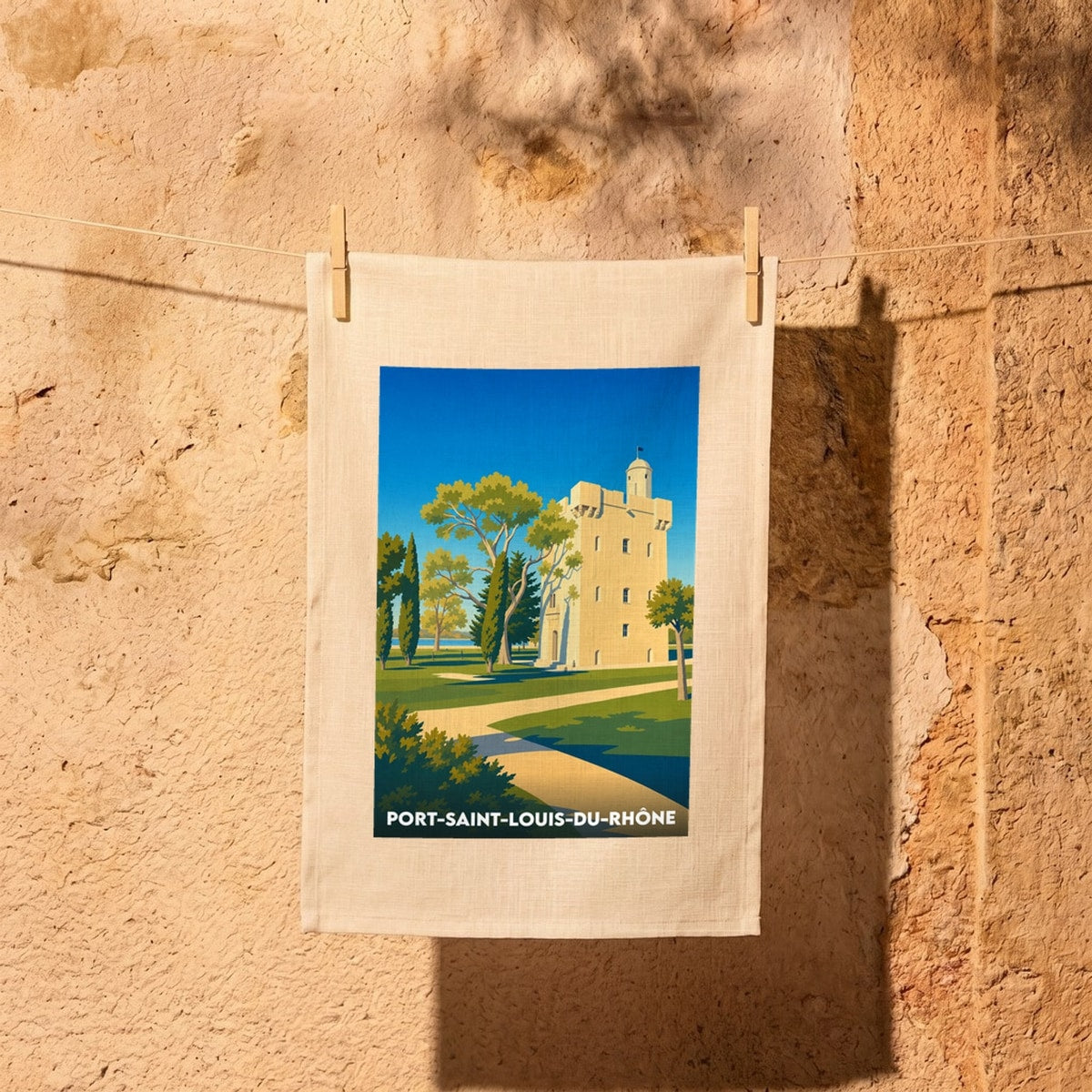 Torchon souvenir de la ville de Port-Saint-Louis-du-Rhône avec une illustration stylisée de la Tour Saint-Louis.