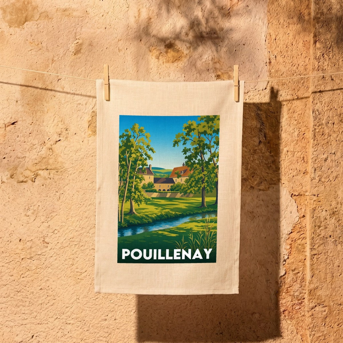 Torchon souvenir de la ville de Pouillenay avec une illustration stylisée de son paysage.