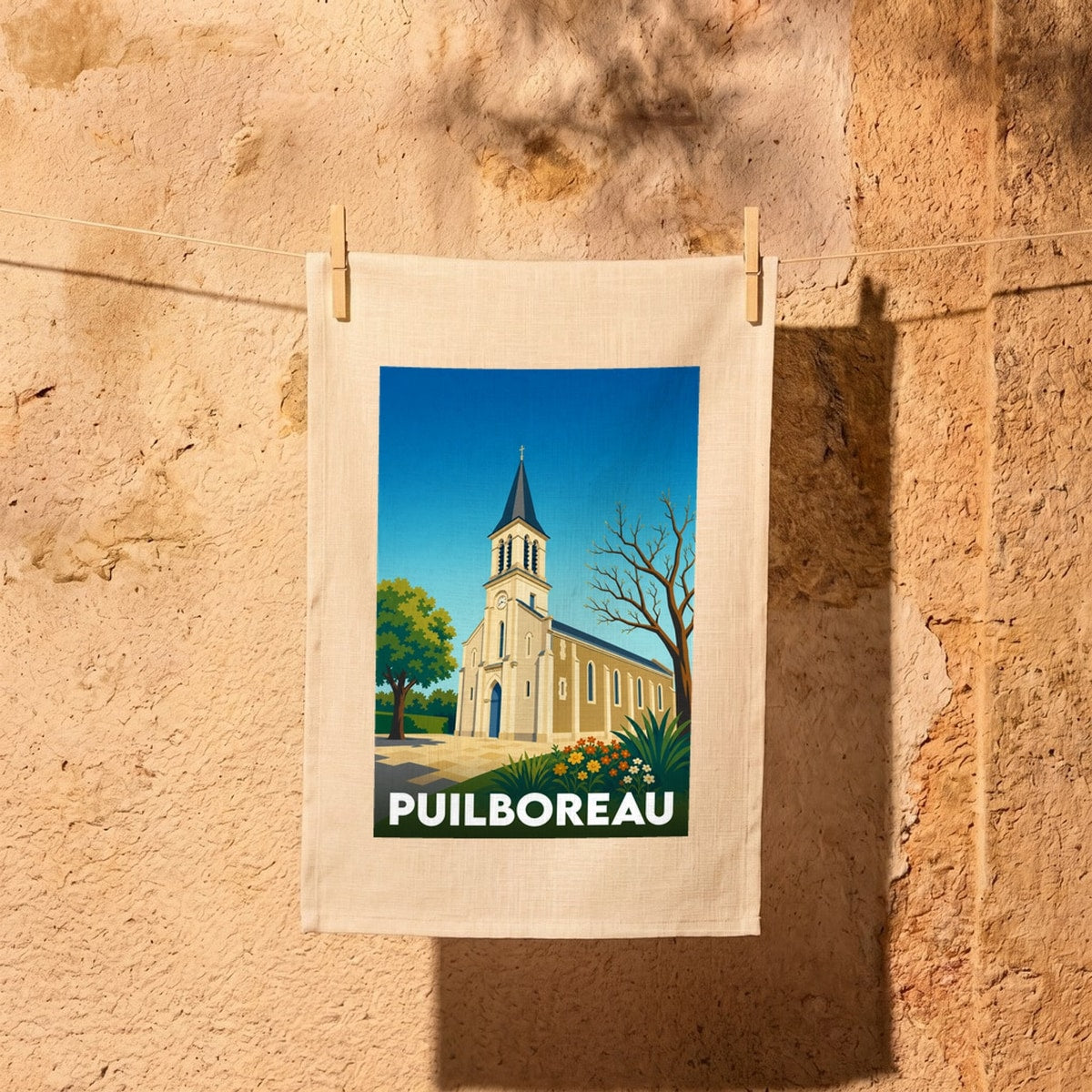 Torchon souvenir de la ville de Puilboreau avec une illustration stylisée de son église.