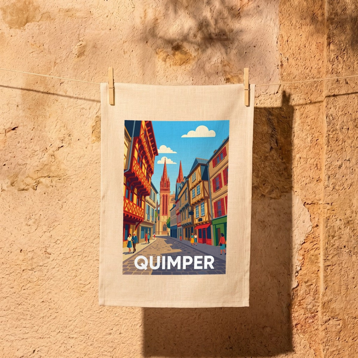 Torchon souvenir de la ville de Quimper avec une illustration stylisée de ses maisons à colombages.
