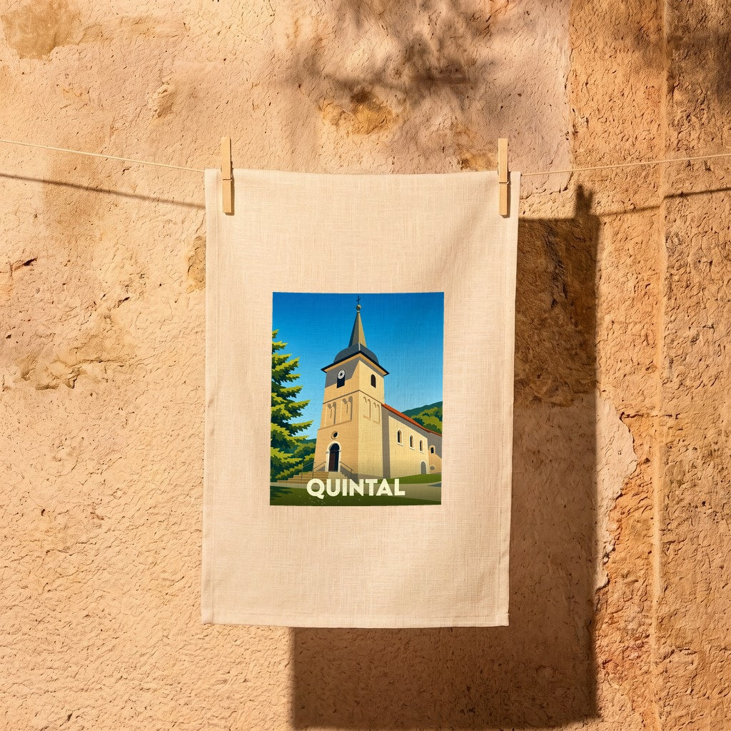 Torchon souvenir de la ville de Quintal illustré d'une église stylisée sous un ciel bleu.