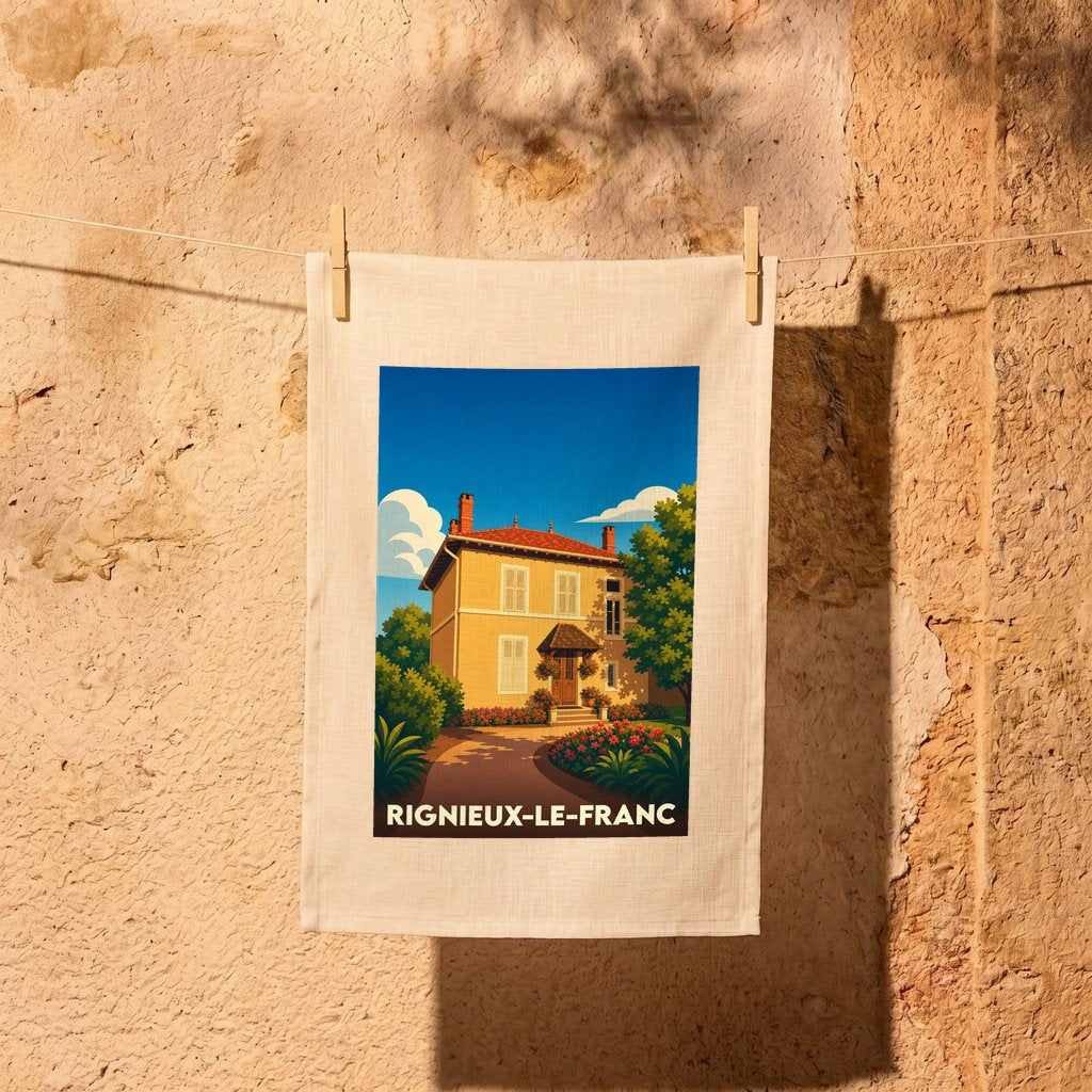 Torchon souvenir de la ville de Rignieux-le-Franc avec une illustration stylisée d'une maison ensoleillée.