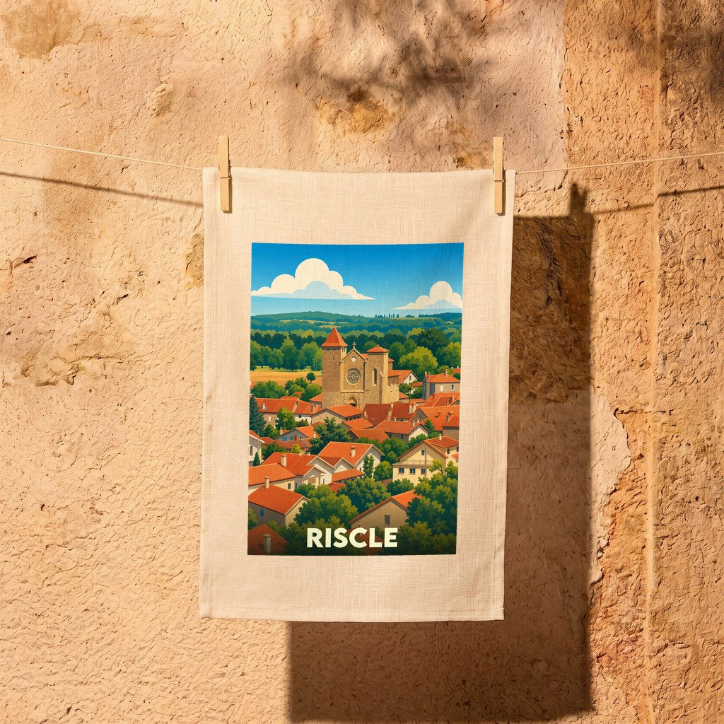 Torchon souvenir de la ville de Riscle avec une illustration stylisée d'un village occitan.