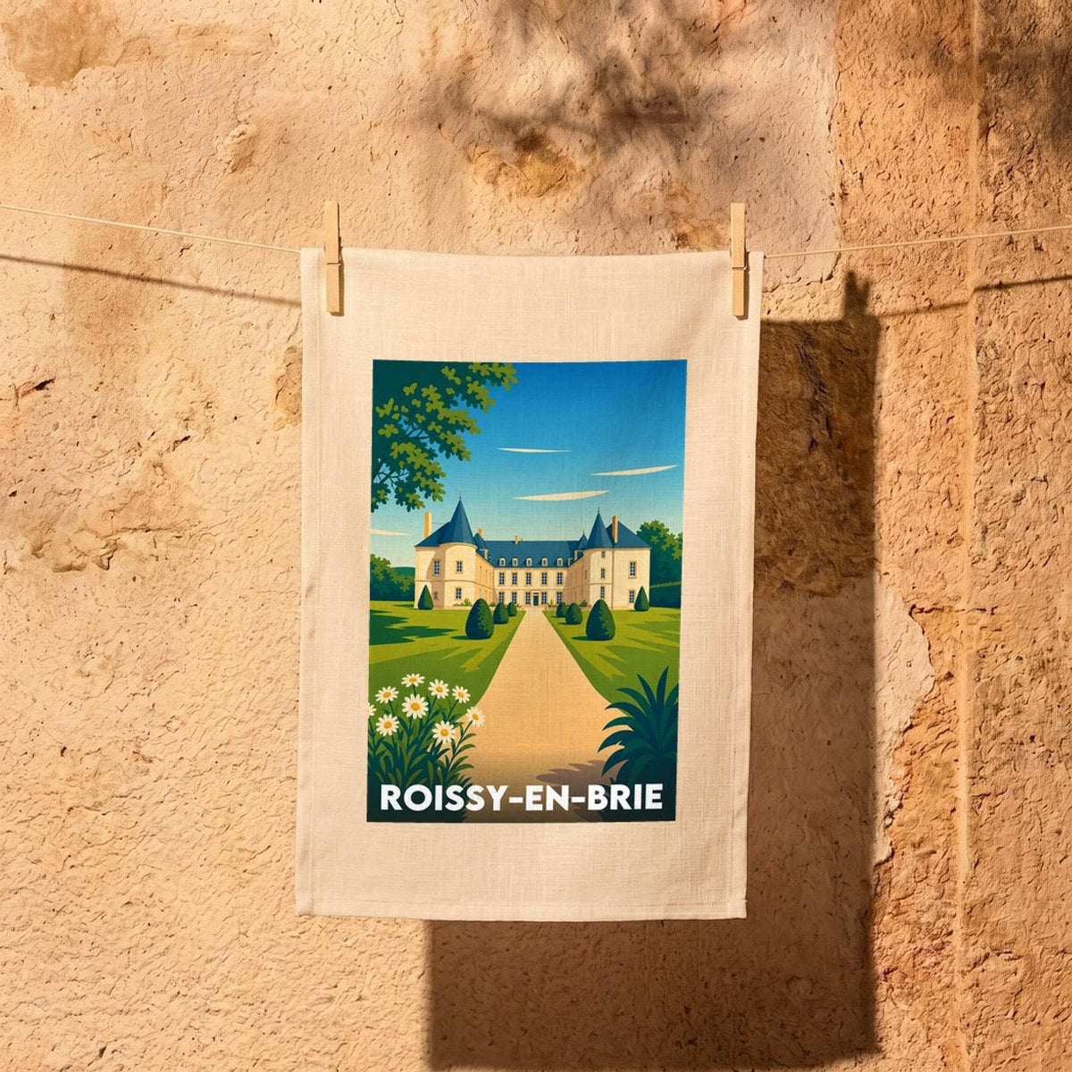 Torchon souvenir de la ville de Roissy-en-Brie avec une illustration stylisée de son château.