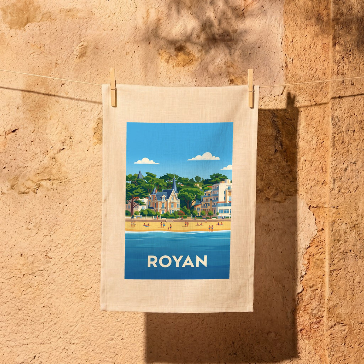 Torchon souvenir de la ville de Royan avec une illustration stylisée de sa plage et de son architecture.