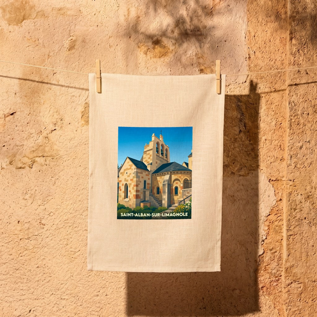 Torchon souvenir de la ville de Saint-Alban-sur-Limagnole avec une illustration stylisée de son église romane.