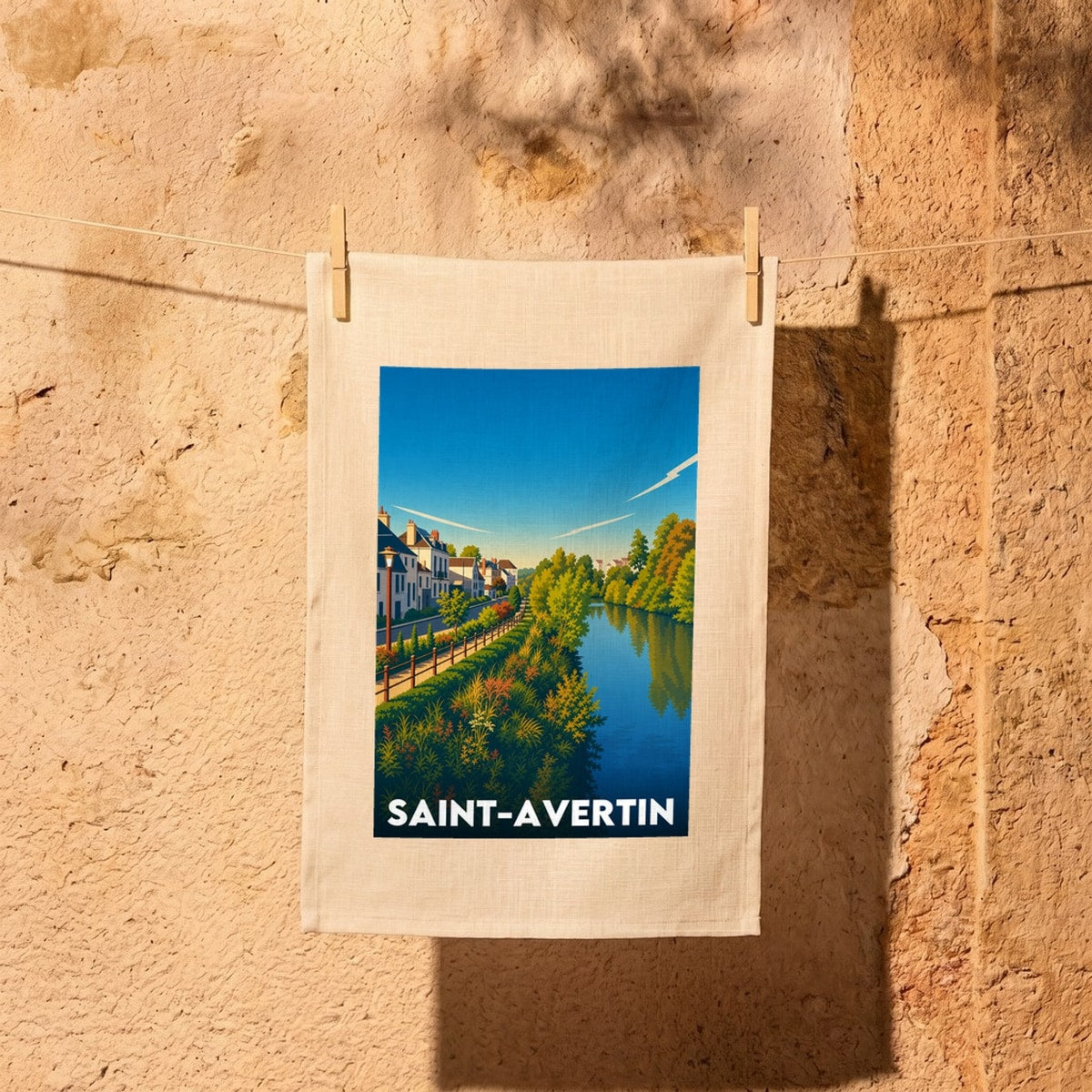Torchon souvenir de la ville de Saint-Avertin avec une illustration stylisée.