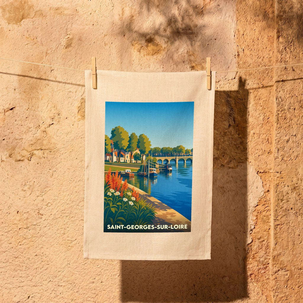 Torchon souvenir de Saint-Georges-sur-Loire orné d'une illustration stylisée représentant les bords de Loire et son pont.