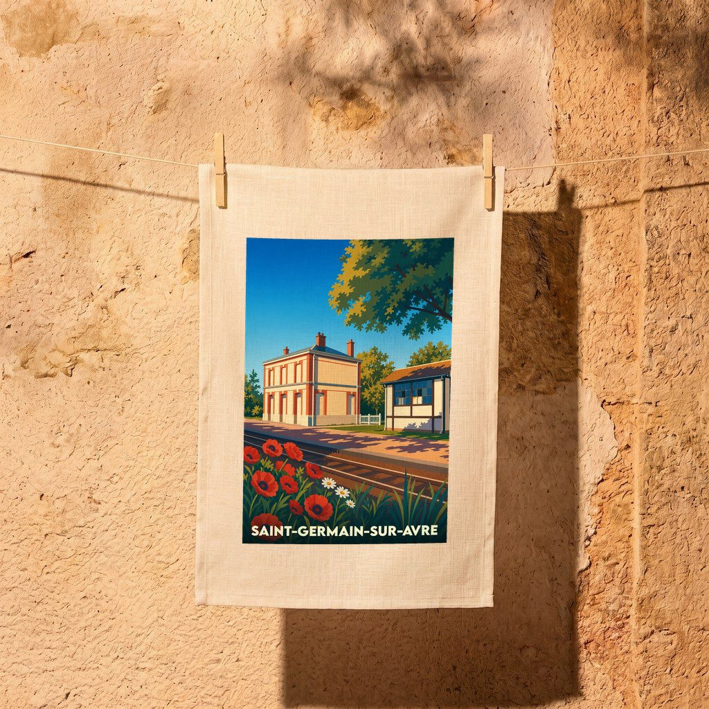 Torchon souvenir de la ville de Saint-Germain-sur-Avre avec une illustration stylisée de sa gare entourée de fleurs.