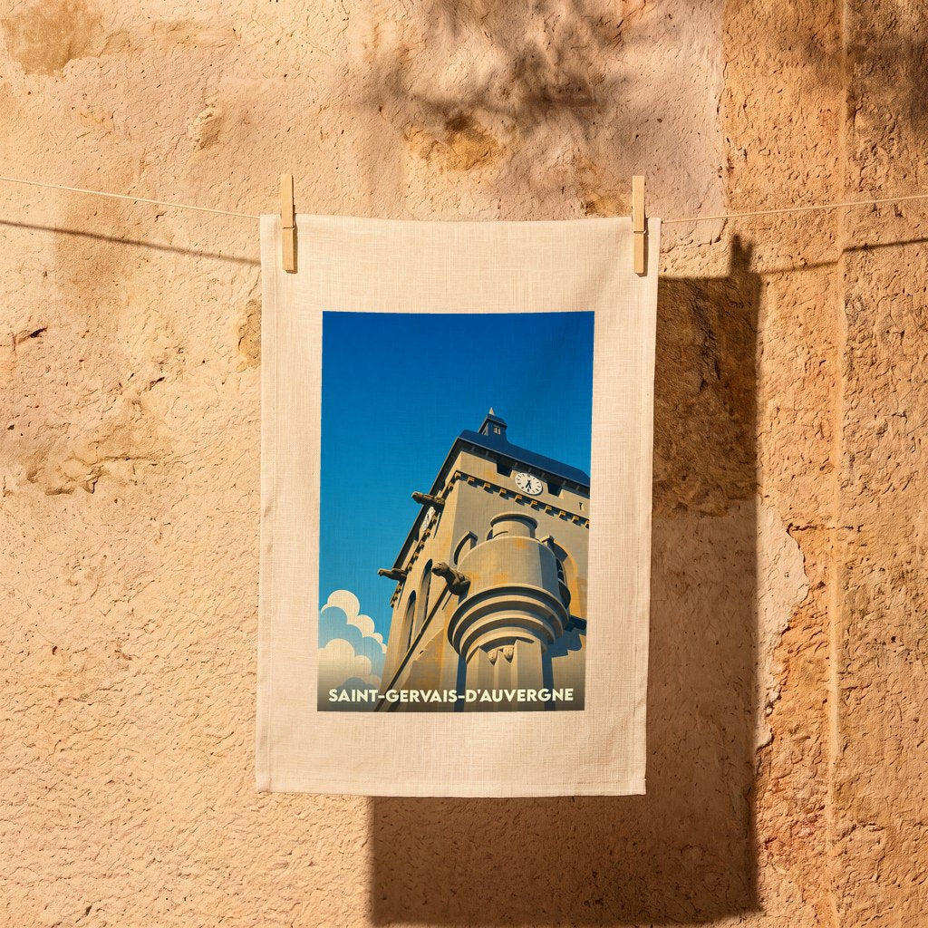 Torchon souvenir de la ville de Saint-Gervais-d'Auvergne avec une illustration stylisée de son clocher.