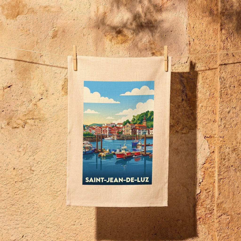 Torchon souvenir de la ville de Saint-Jean-de-Luz avec une illustration stylisée de son port de pêche.