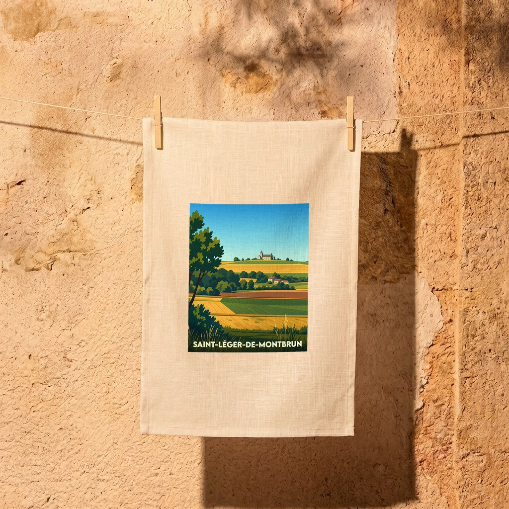 Torchon souvenir de Saint-Léger-de-Montbrun orné d'une illustration stylisée de son paysage rural.
