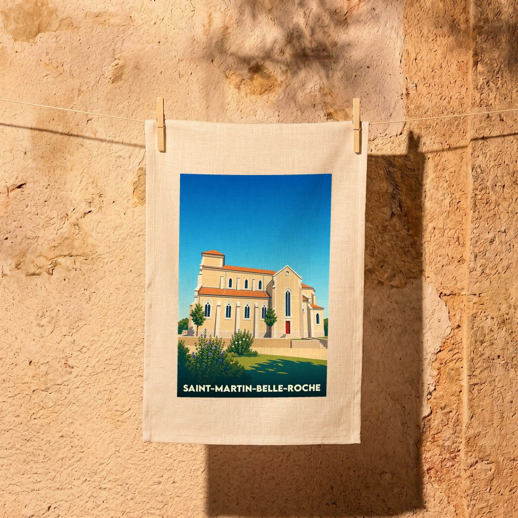 Torchon souvenir de la ville de Saint-Martin-Belle-Roche avec une illustration stylisée de son église.