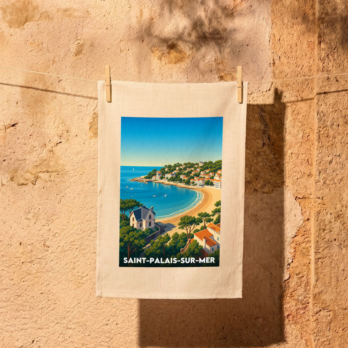 Torchon souvenir de la ville de Saint-Palais-sur-Mer avec une illustration stylisée de son paysage côtier.