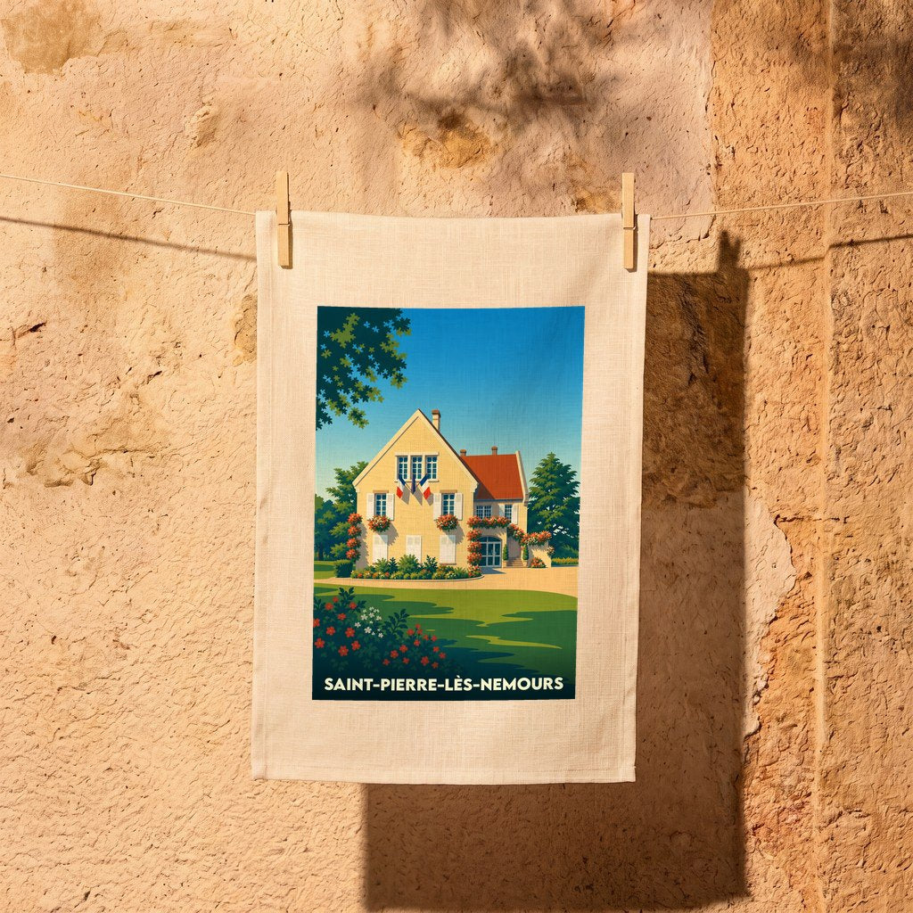Torchon souvenir de la ville de Saint-Pierre-lès-Nemours avec une illustration stylisée d'une maison fleurie.