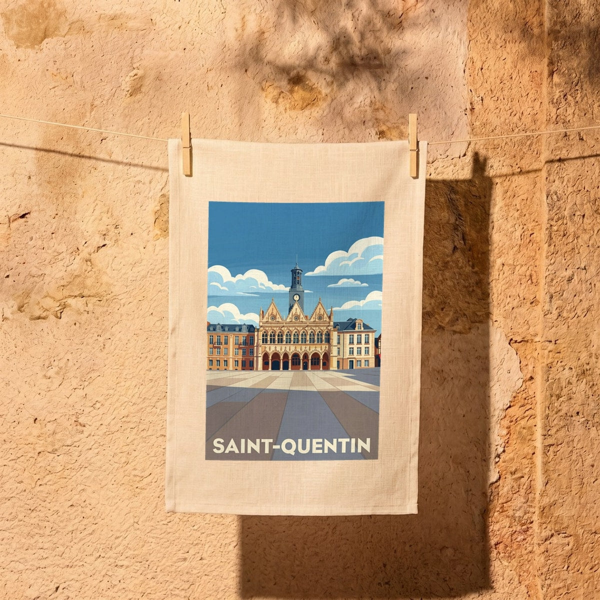 Torchon souvenir de la ville de Saint-Quentin avec une illustration stylisée.