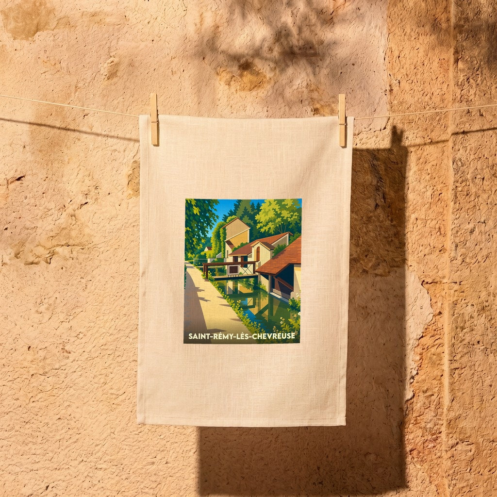 Torchon souvenir de la ville de Saint-Rémy-lès-Chevreuse avec une illustration stylisée d'un canal et de maisons anciennes.