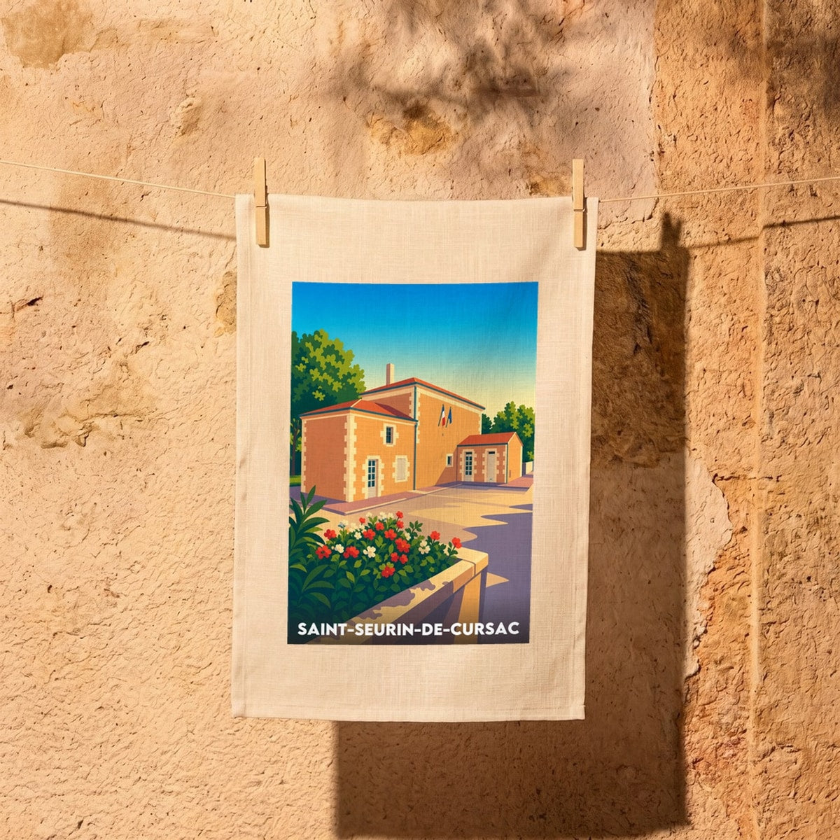 Torchon souvenir de la ville de Saint-Seurin-de-Cursac avec une illustration stylisée colorée.