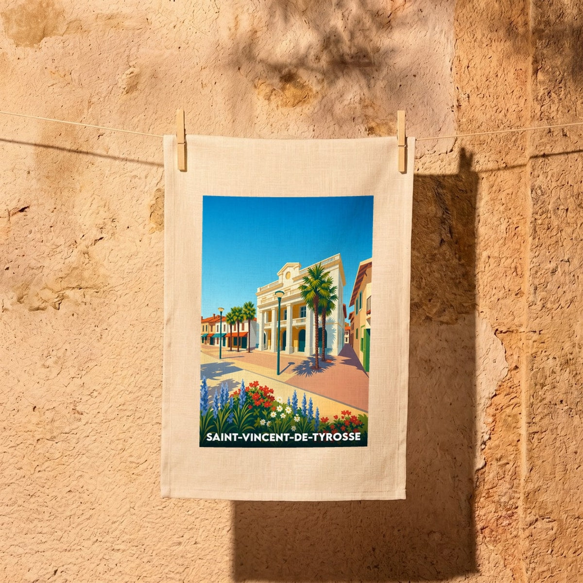 Torchon souvenir de la ville de Saint-Vincent-de-Tyrosse avec une illustration stylisée et colorée.