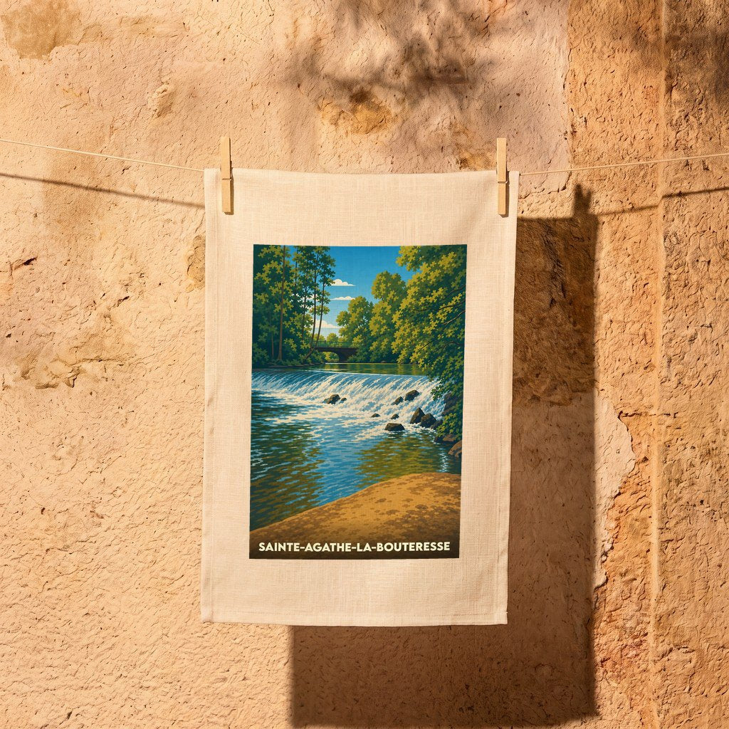 Torchon souvenir de la ville de Sainte-Agathe-la-Bouteresse avec une illustration stylisée d'un paysage de rivière.