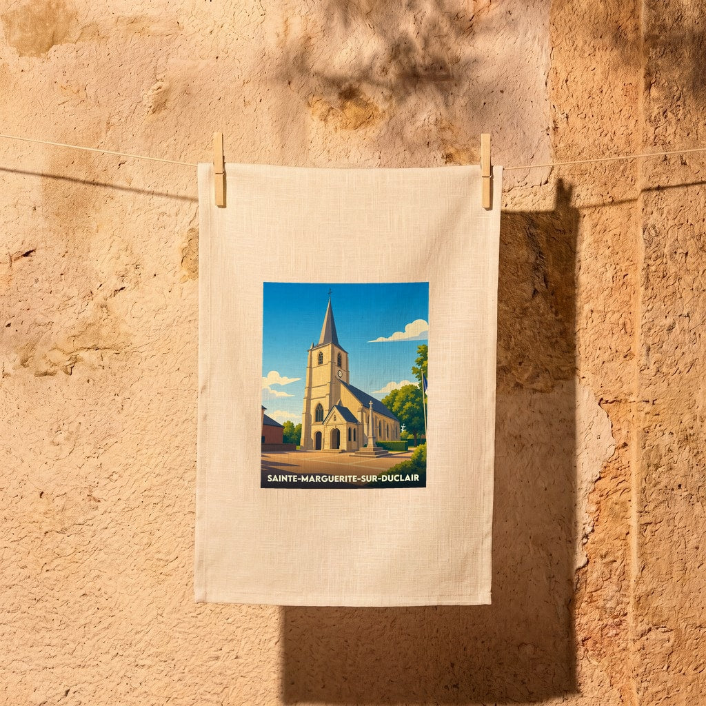 Torchon souvenir de Sainte-Marguerite-sur-Duclair avec une illustration stylisée de son église.