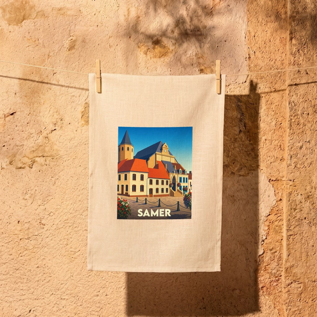 Torchon souvenir de la ville de Samer avec une illustration stylisée de sa place principale.