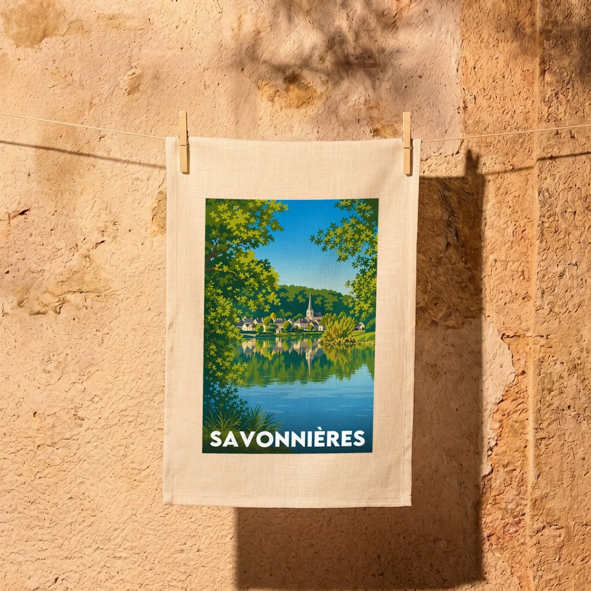 Torchon souvenir de la ville de Savonnières avec une illustration stylisée.