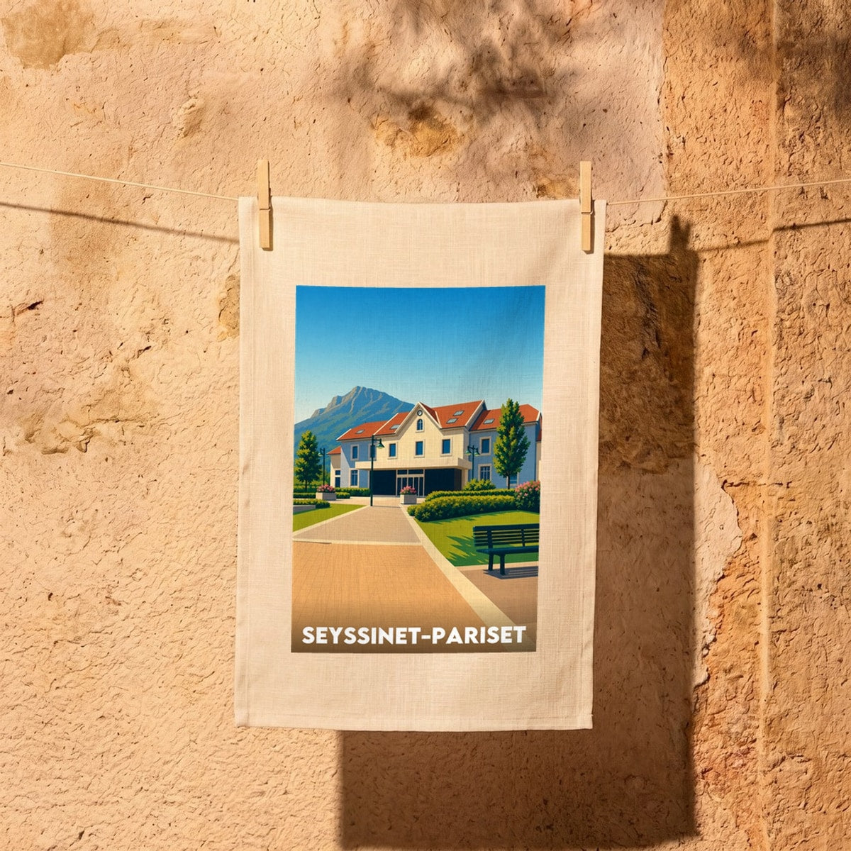 Torchon souvenir de la ville de Seyssinet-Pariset avec une illustration stylisée.